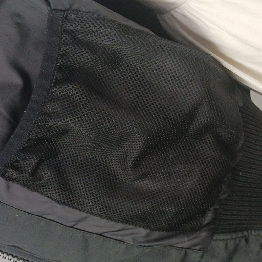 Canada Goose Blk Short Puffer W Hood Jacket. - Picture 9 of 14